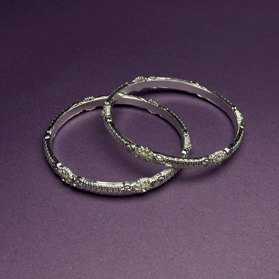 Elegant Sparkle Bangle Set - Image 3