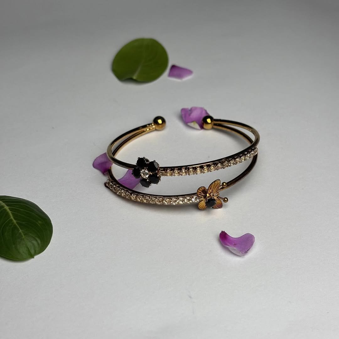 Introducing the “Nature’s Charm Bangle Set,” a collection of elegant and eye-catching bangles th
