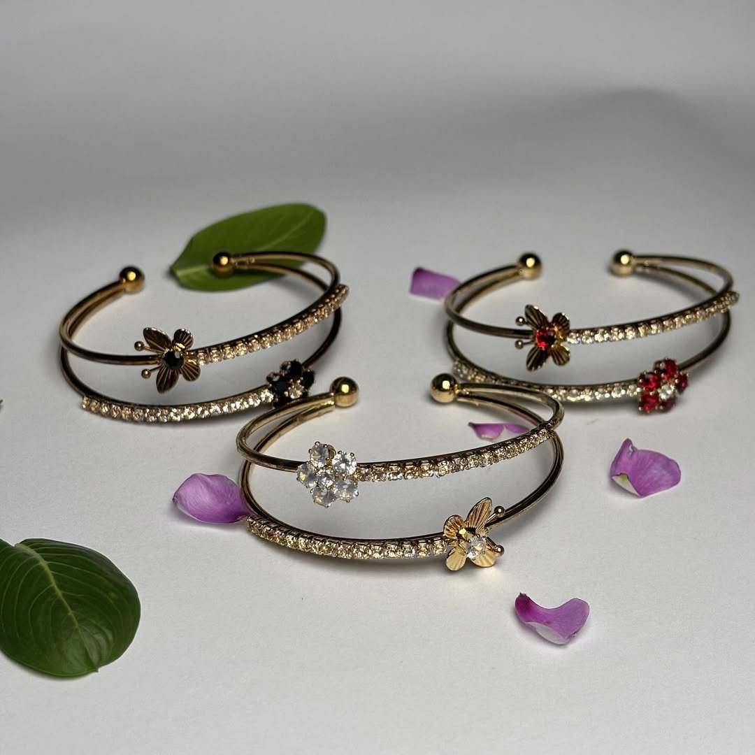Introducing the “Nature’s Charm Bangle Set,” a collection of elegant and eye-catching bangles th